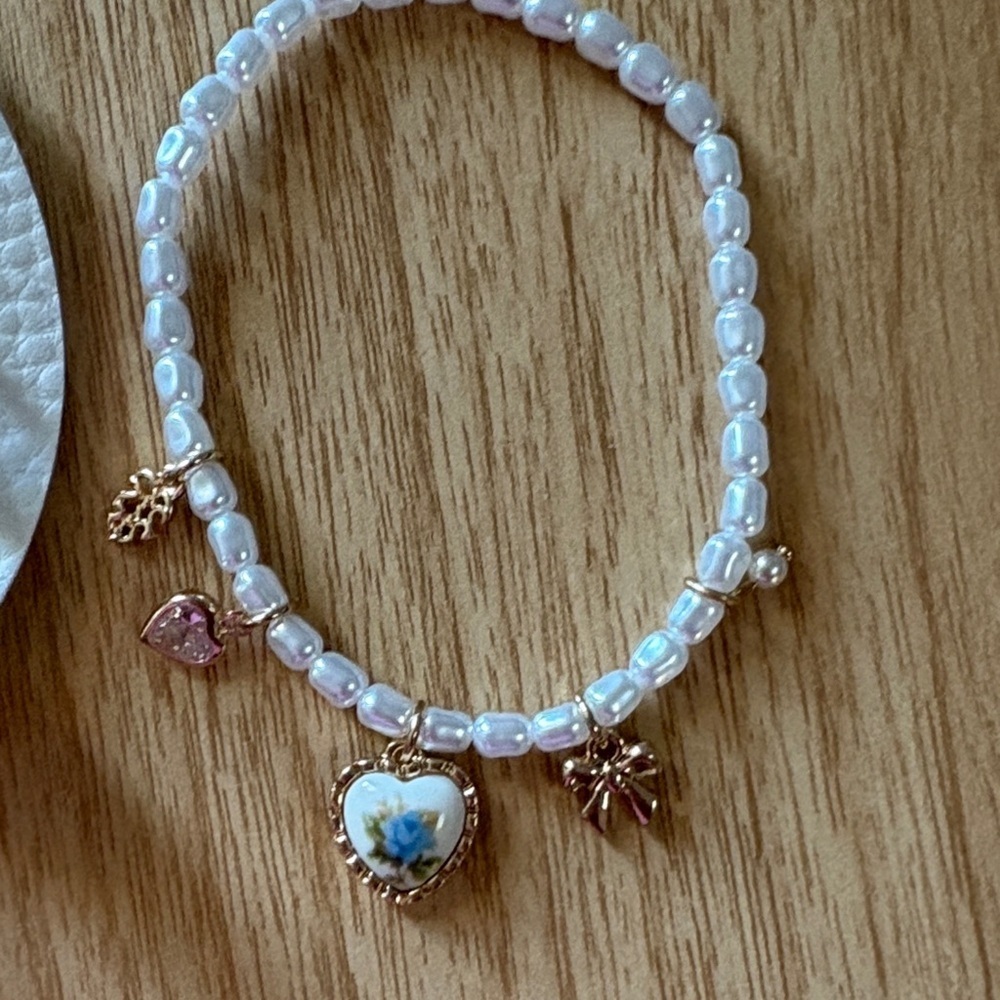 Gold and White Floral Jewelry Set - Picture 3 of 3